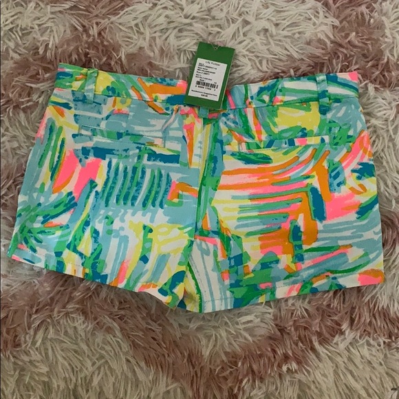 *S*O*L*D*           Lilly Pulitzer Shorts - Picture 4 of 4
